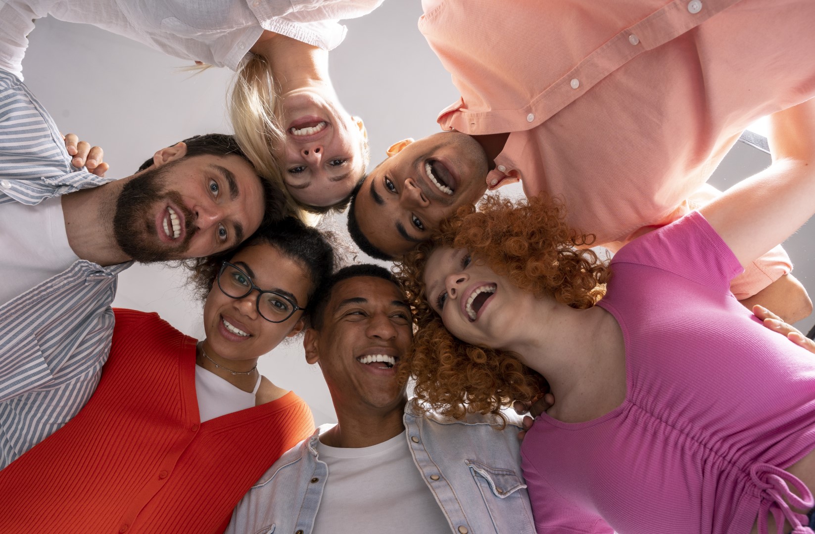 Photo de groupe représentant des bénéficiaires de chèques cadeaux MonKdoLocal